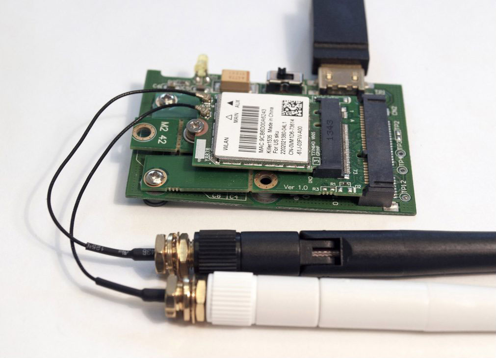 A “sandwich” that consists of a MiniPCIe board, MiniPCIe <-> M.2 converter, and M.2 adapter with attached omnidirectional antennas